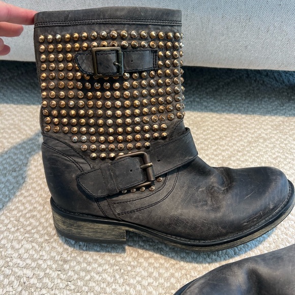 Steve Madden black Monicaa gold studded motorcycle boots | Size 8.5 | Preowned - Picture 8 of 9